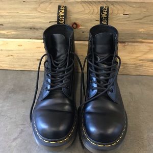 Dr. Marten 8 eye boots (1460)